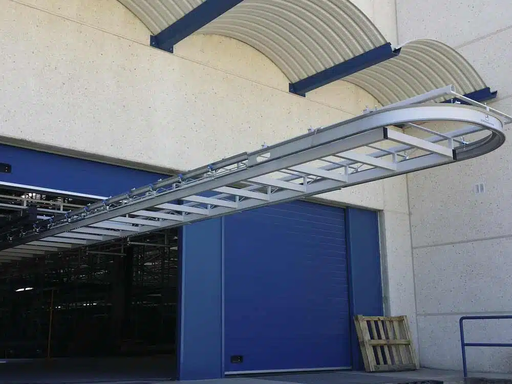 Loading loop for fast loading of trucks with hanging goods