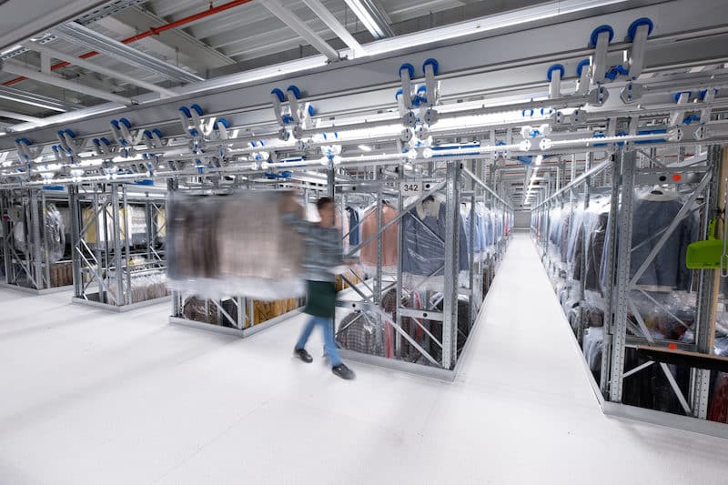 Overhead conveyors increase efficiency and significantly reduce the workload