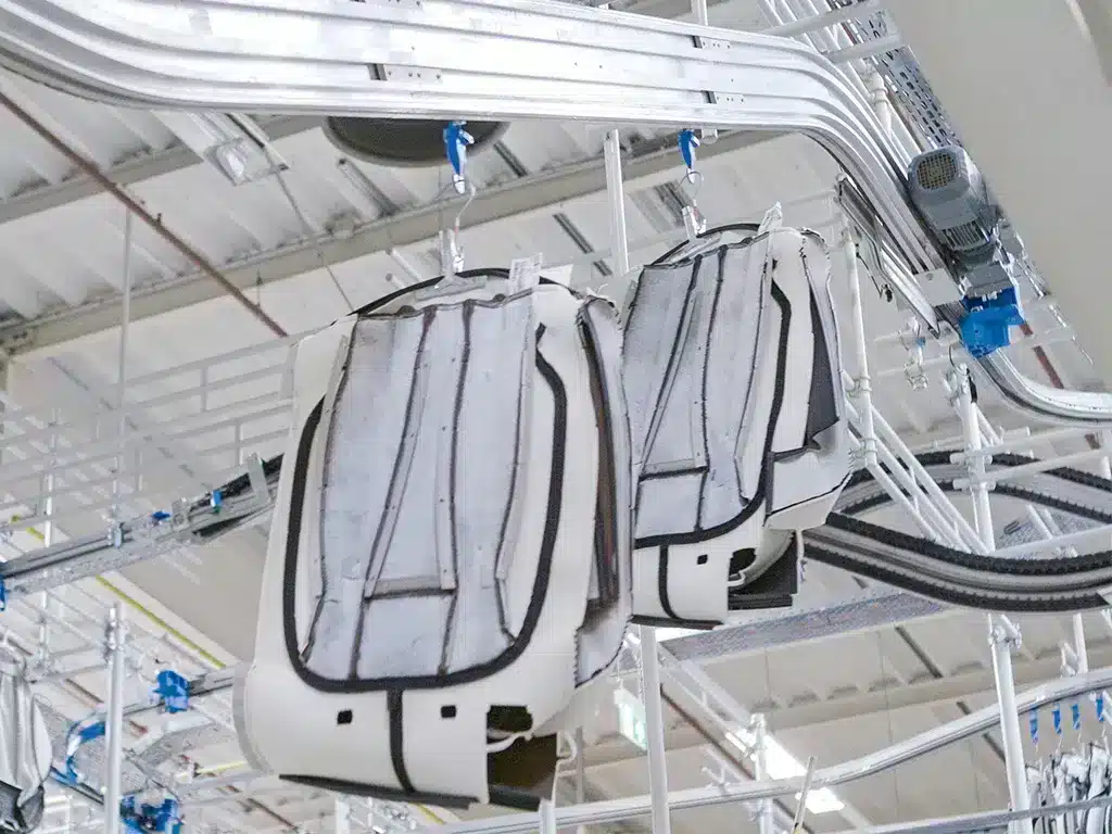 Schoenenberger-Systems_Automotive_Faurecia Schönenberger Systeme in der Automotive Produktion (Sitzbezüge)